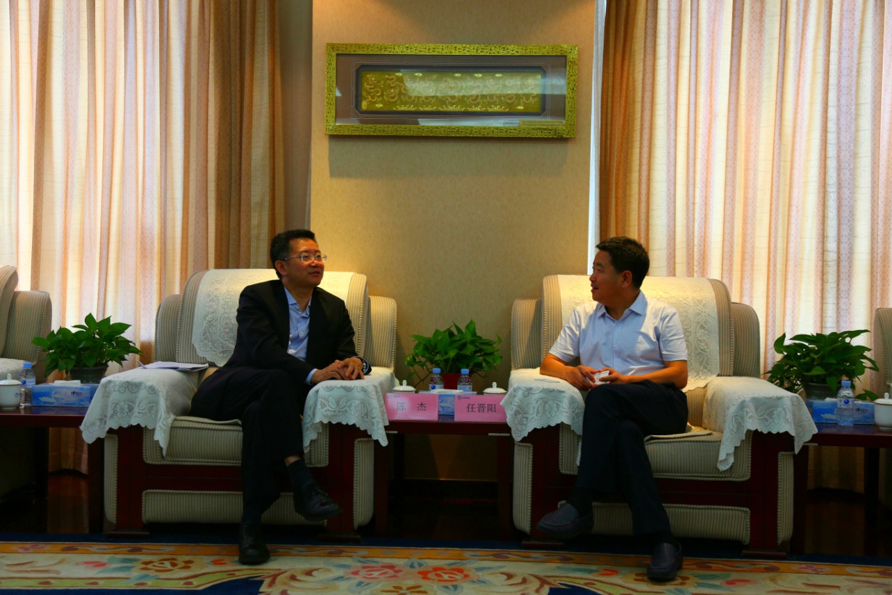 集团领导与广州客人举行会谈
