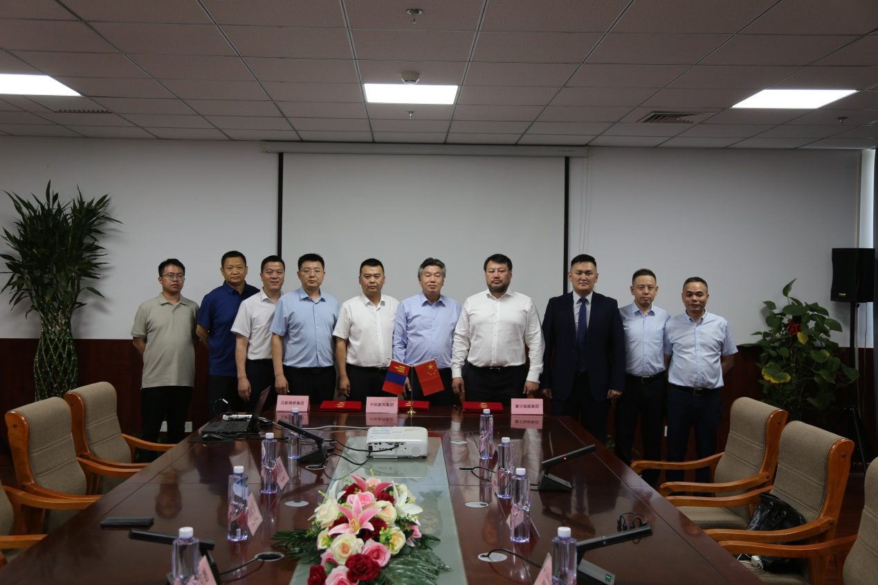 集团公司与蒙古绿源建工集团、新疆北新路桥集团  签署战略合作协议